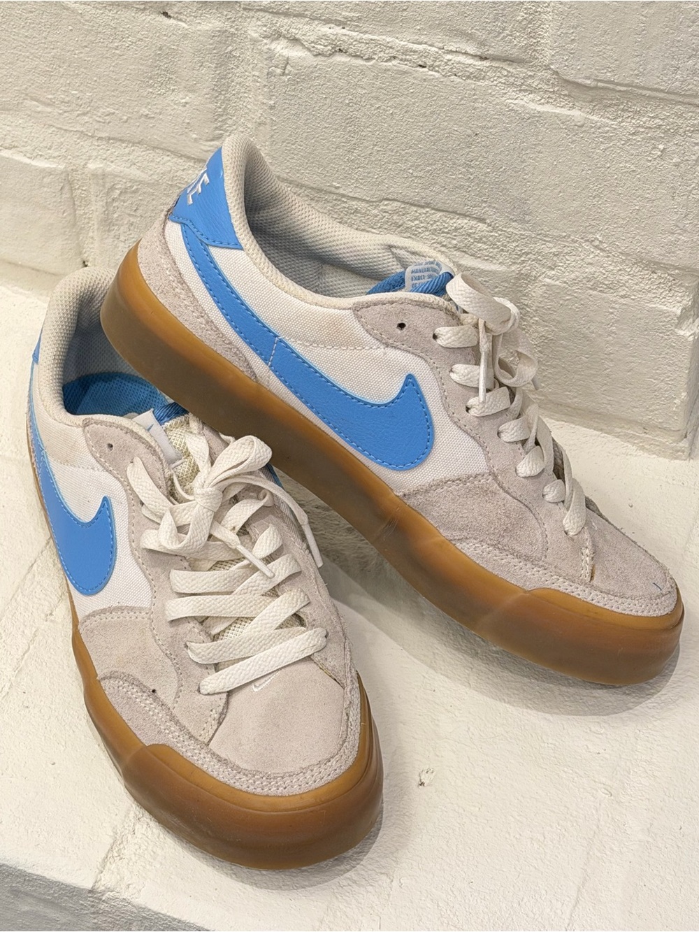 Nike Low-Top Sneakers in White, Light Blue and Gum